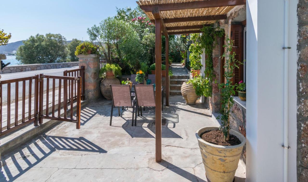 Kourita Garden Apartment With Sea View Near To The Port Of Milos Adámas Extérieur photo