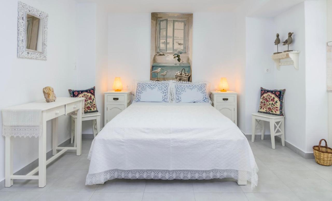 Kourita Garden Apartment With Sea View Near To The Port Of Milos Adámas Extérieur photo