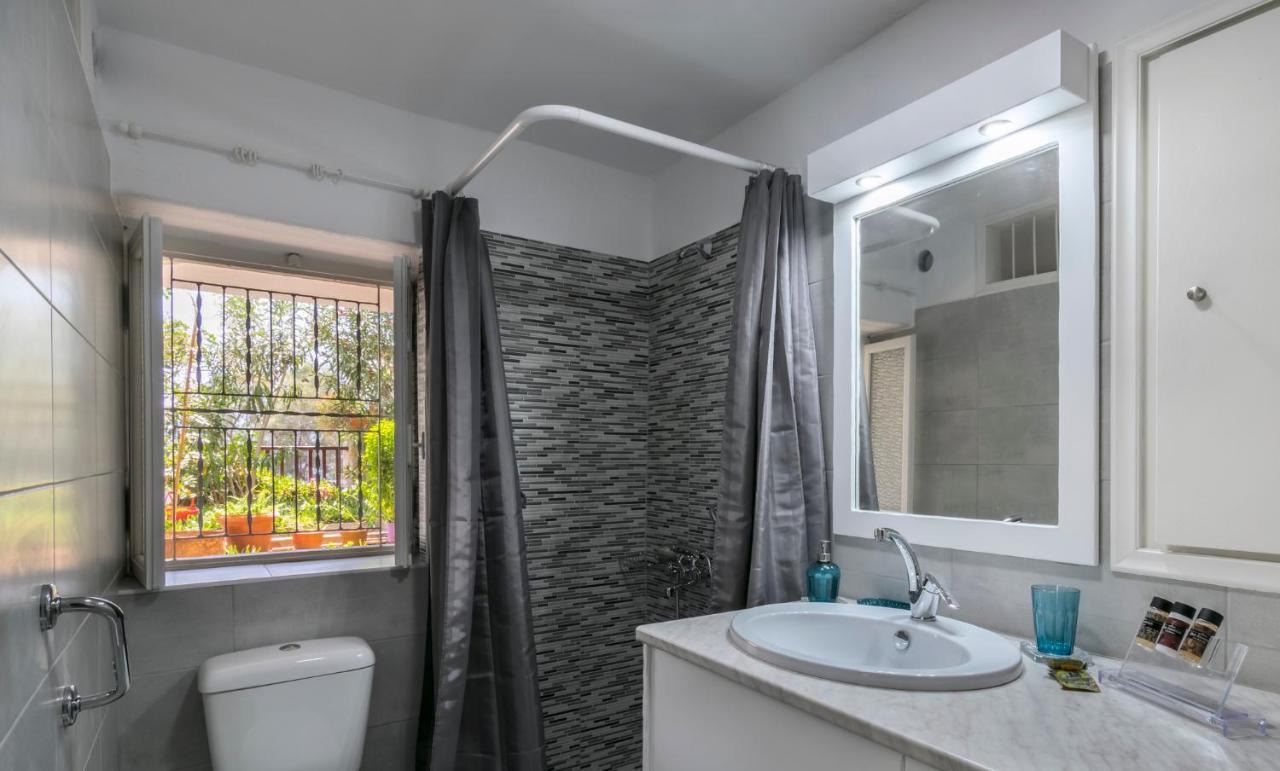 Kourita Garden Apartment With Sea View Near To The Port Of Milos Adámas Extérieur photo